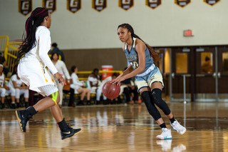 Fatarah Kinnard (10) being guard by Talia Roberts (12) photo credit Shrimplin Photography